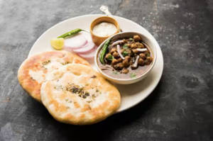 Chole Kulcha
