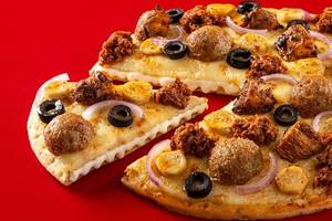 Double Cheese Chicken Maximus Medium Pizza.