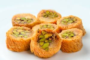 Pista Kunafa Roll