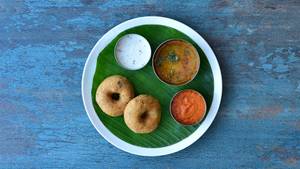 Vada (2pcs) with Sambhar