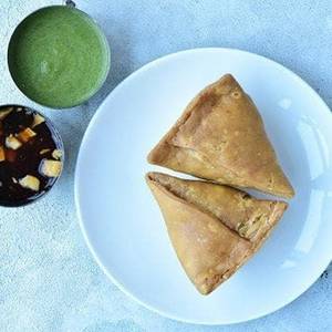 Samosa With Chole [2 Samosa]