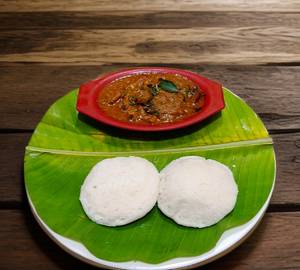Idli With Chicken Curry