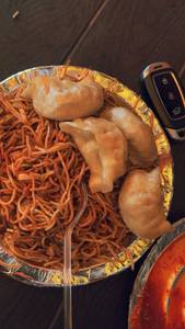 Schezwan noodles with fried momos [3 pieces]