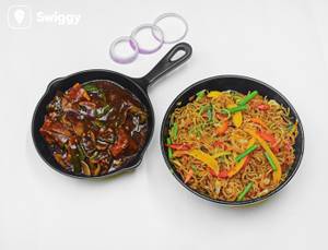 Chilli paneer gravy + schezwan noodles