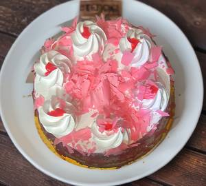 Strawberry forest cake premium 1 pound cakes