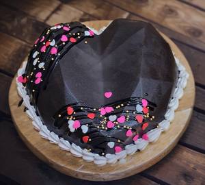 Pinata cake with fancy hammer