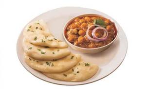 Chole Kulcha [2 Kulcha]