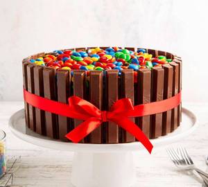 Chocolate kitkat cake