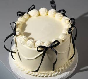 White Vintage Ribbon Cake (500Gms)