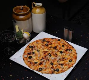 Smoked chicken pizza