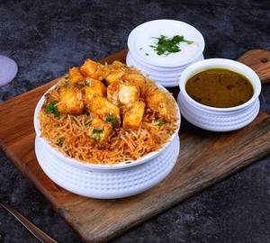 Paneer Hyderabadi Biryani [Full Plate, 550G]