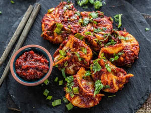 Chilli Veg Momos 8pcs