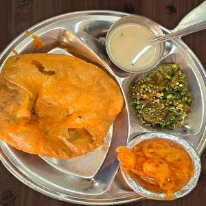 1 piece Kachori With Sabji & Raita(1 Piece)