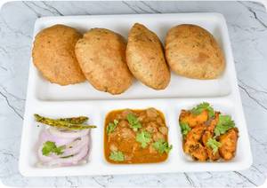 Chole Poori [4 Poori]