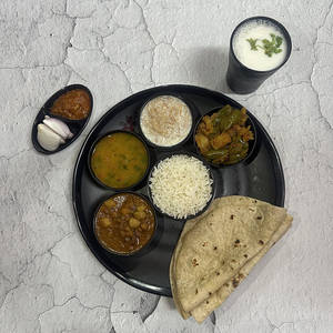 Family Regular Thali With Sweet (serves 2-3)