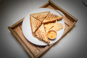 Avenue Veg Club Sandwich With Nachos