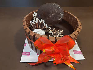 Kit Kat( Buy 1kg, Rs.1299 Worth 1/2kg Cake Free Eggless)