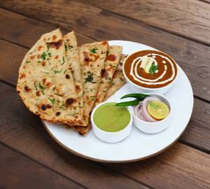 Dal Makhani + 4 Roti + Salad