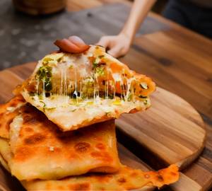 Aloo Cheese Paratha(1Pcs)