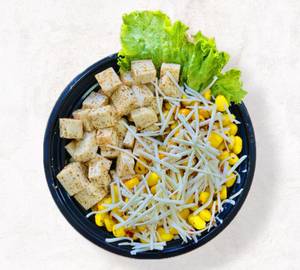 Cheese corn paneer salad