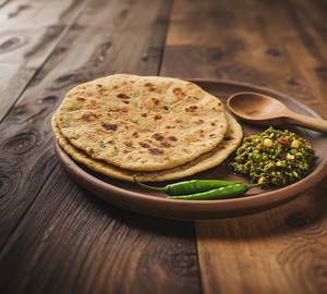 2 Bhakri with Green mirchi thecha