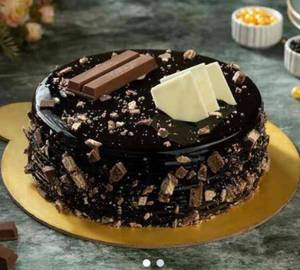 Kitkat cake 500g
