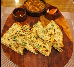 Gobhi Kulcha With Chana [1 Piece]