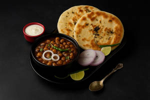 Chole Kulche [2 Kulche]