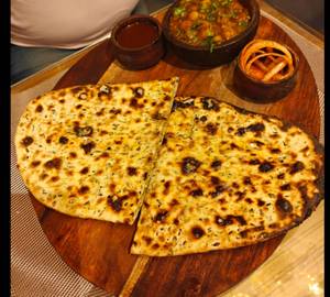 Mix Veg Kulcha With Chana [1 piece]