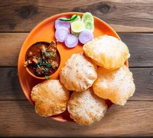 6 Poori + Chicken Gravy