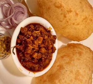 Puri Chole [2 Pieces of Puri]