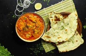 Paneer Chilli Gravy With Butter Naan