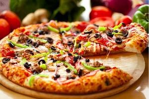 Deluxe Veggie Pizza