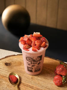 Strawberry Shake With Pieces (350 Ml)