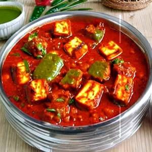 Paneer chilli indian gravy 