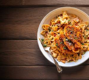 Chicken and schnizal white sauce