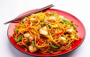 Chicken Hakka Noodles With Chicken Chilli