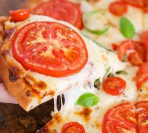 Fresh Tomato with cheese pizza