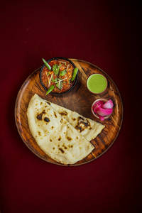 Murgh Lahori Kadhai With Khamiri Roti Combo