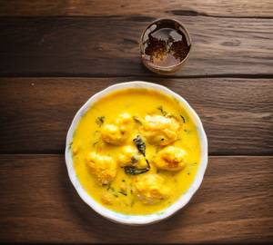 Kadhi Pakora + 6 Butter Roti + Salad + Raita+Papad