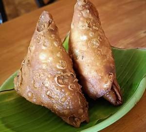 Onion samosa [2 pieces]