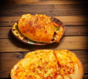 Com Paneer Calzone Pizza