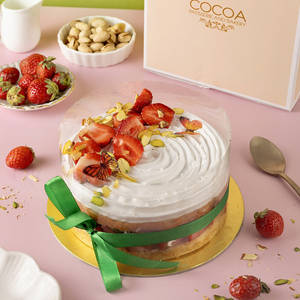 Eggless Strawberry And Pistachio Fresh Cream Cake (600g)