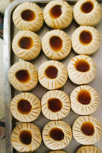 Nolen Gur Filled Round Sandesh