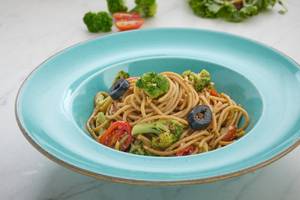 Whole Wheat Spaghetti With Farm Green Vegetables