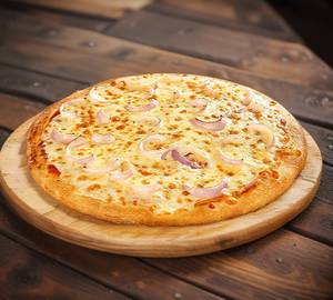 Onion and corn pizza