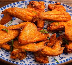 Fried chicken wings.