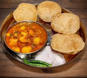 6 poori with sabzi