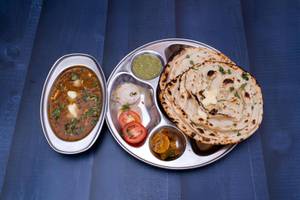 Dal Makhani With 2Lachha Paratha