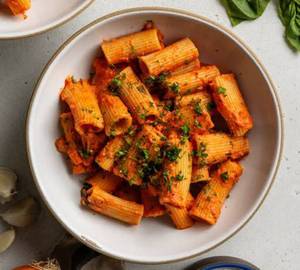 Italian pink sauce pasta